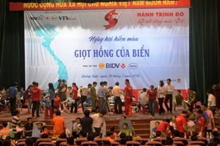 Gala Hành trình đỏ 2015 “Giọt hồng ghi ơn Đại tướng Võ Nguyên Giáp” - ảnh 1